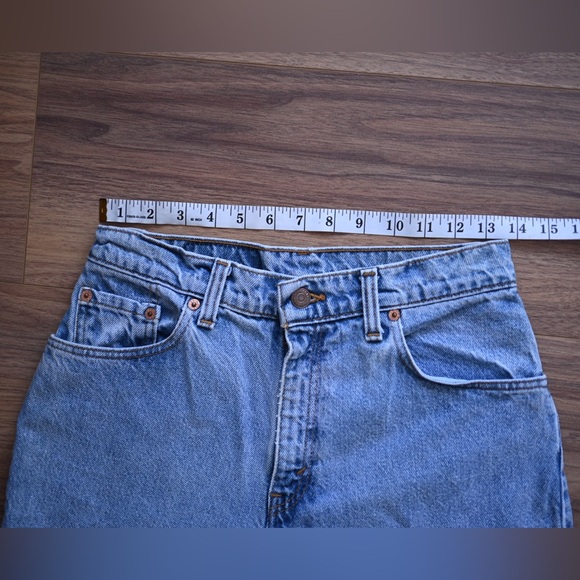 Vintage Levi's Relaxed Fit 550’s Light Blue Denim Womens 9 Long Jeans from 1995 - Picture 10 of 12